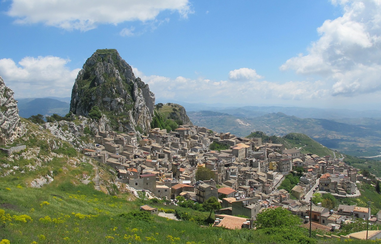 Szicília, az olasz csizma elé gurult labda